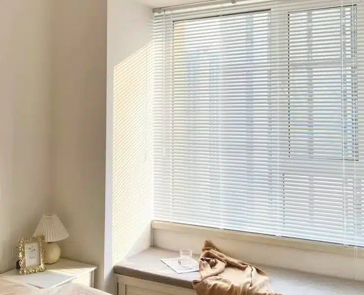 Aluminum Venetian Blinds | Curtains in Dubai - Best Price in UAE - Riyad Curtains White Aluminum Venetian Blinds